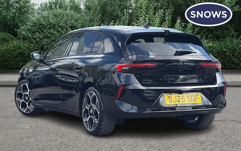 Used Vauxhall Astra Ultimate 131 HP (96 kW) 2025 Black Hatchback