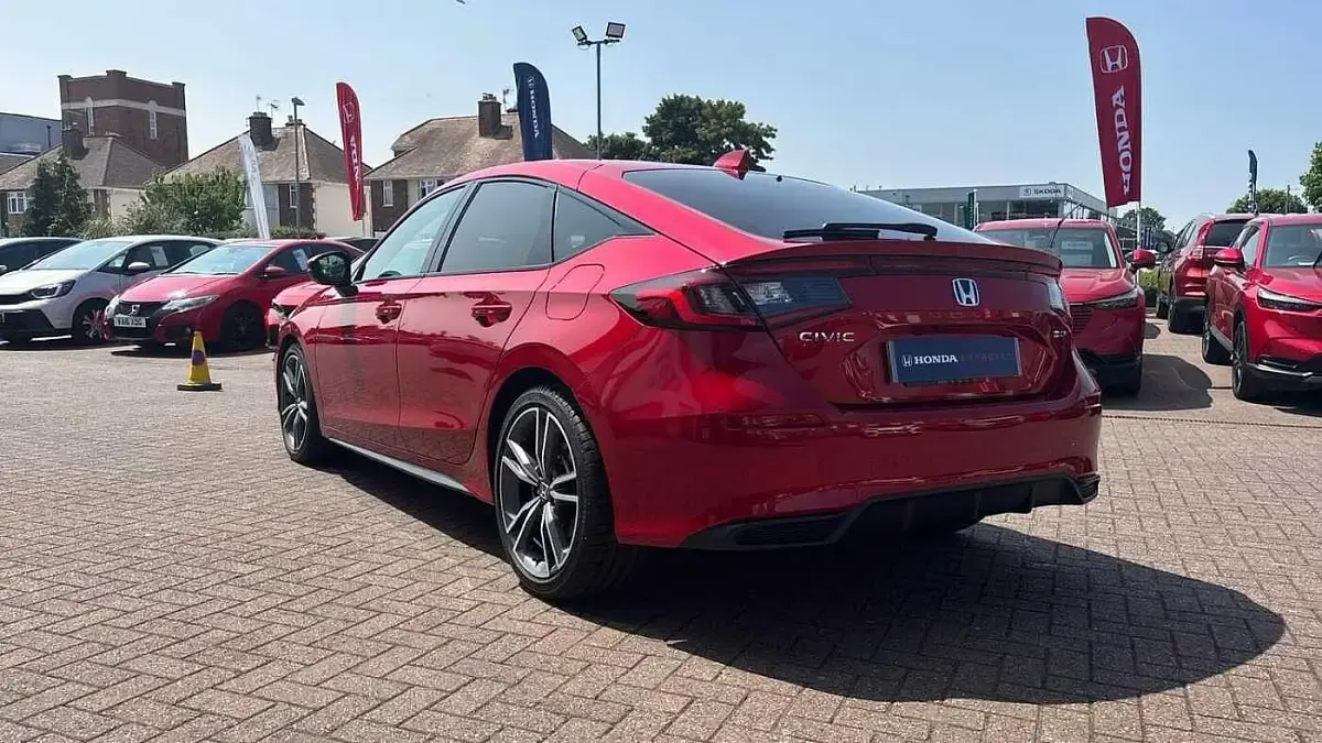 Used Honda Civic Advance 181 HP (133 kW) 2026 Crystal red Hatchback