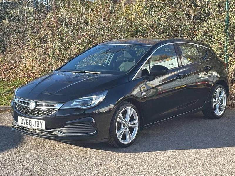 Black Used 2018 Vauxhall Astra SRi Hatchback | £9,800 (Fair price) - Image 1/4