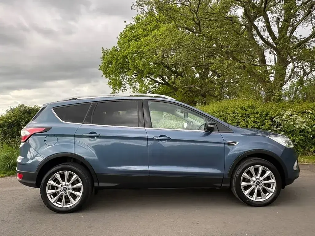 Używany Ford Kuga Titanium 150 KM (110 kW) 2019 Niebieski SUV