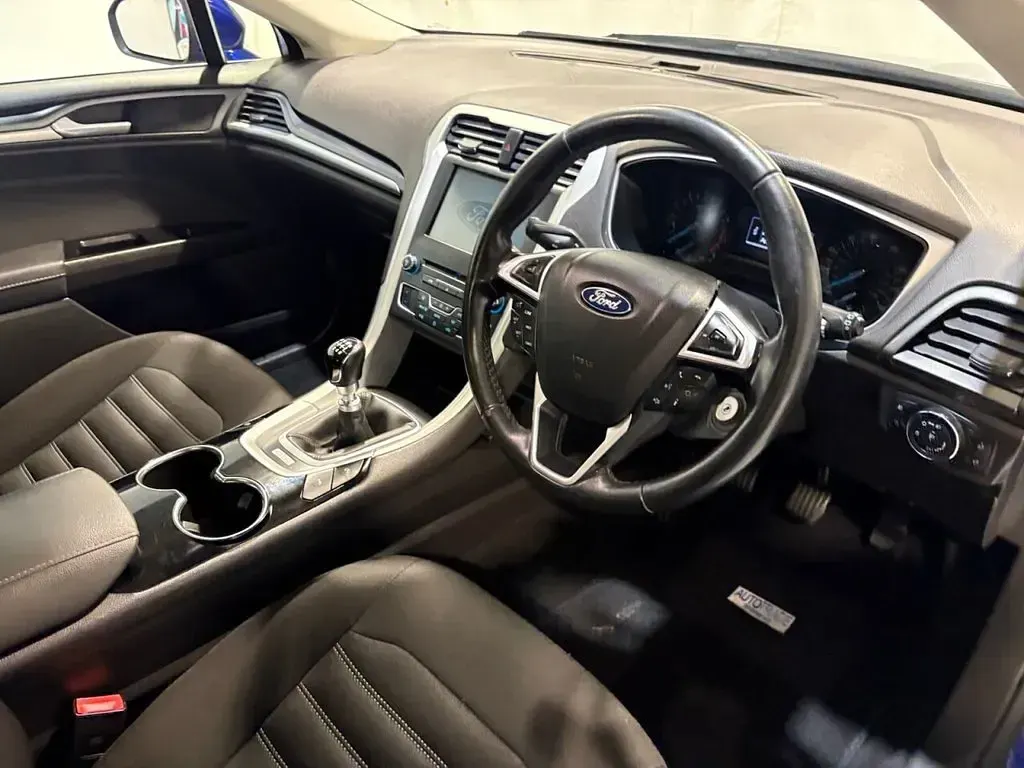 Used Ford Mondeo Zetec 160 HP (117 kW) 2016 Blue Hatchback