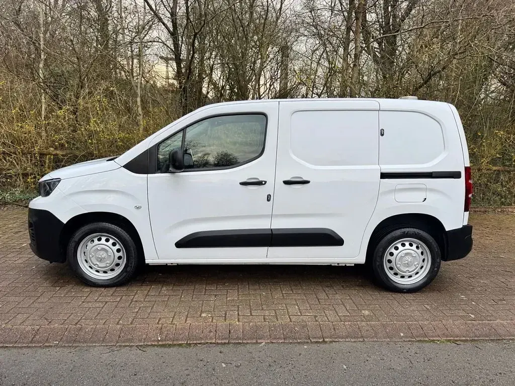 Used Peugeot Partner 131 HP (96 kW) 2021 White MPV
