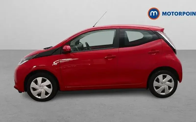 Used Toyota Aygo X-play 69 HP (50 kW) 2018 Red Hatchback