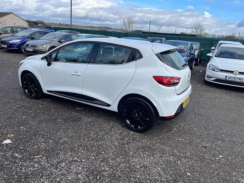 Used Renault Clio IV Dynamique 2016 White Hatchback