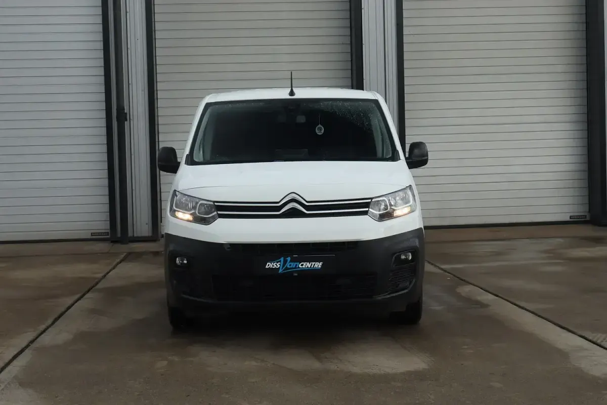 Used Citroën Berlingo 100 HP (73 kW) 2021 White MPV