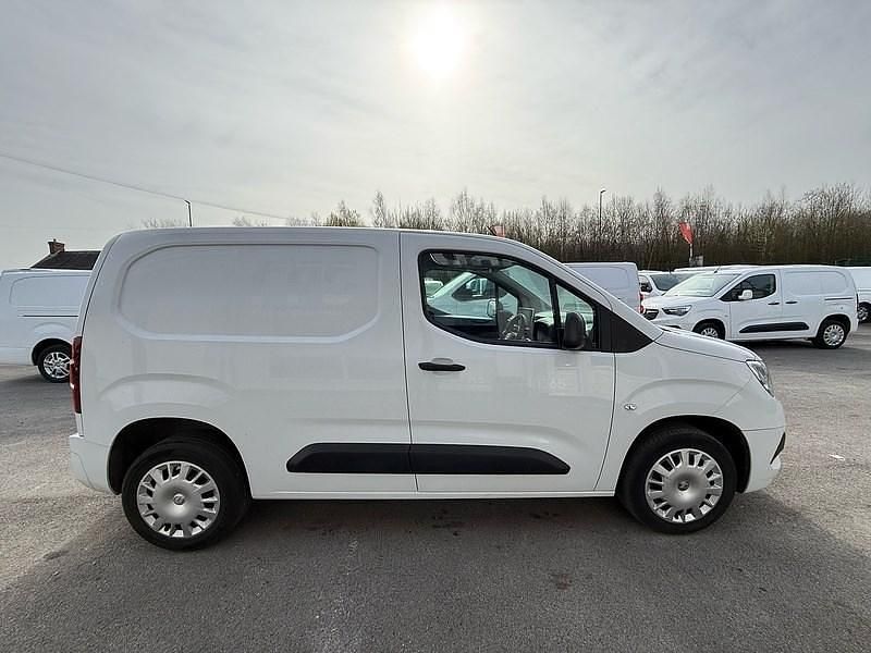 Used Vauxhall Combo Sportive 100 HP (73 kW) 2022 White MPV