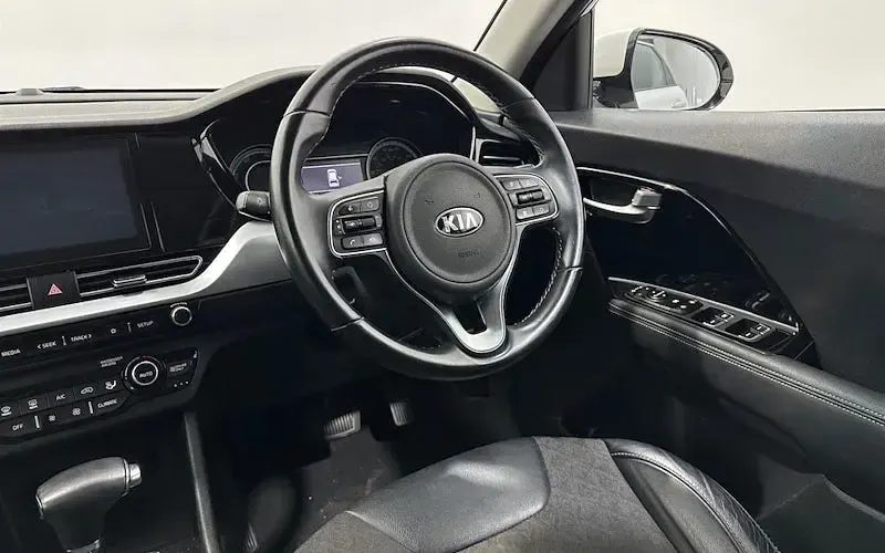 Used Kia Niro 141 HP (103 kW) 2021 White SUV