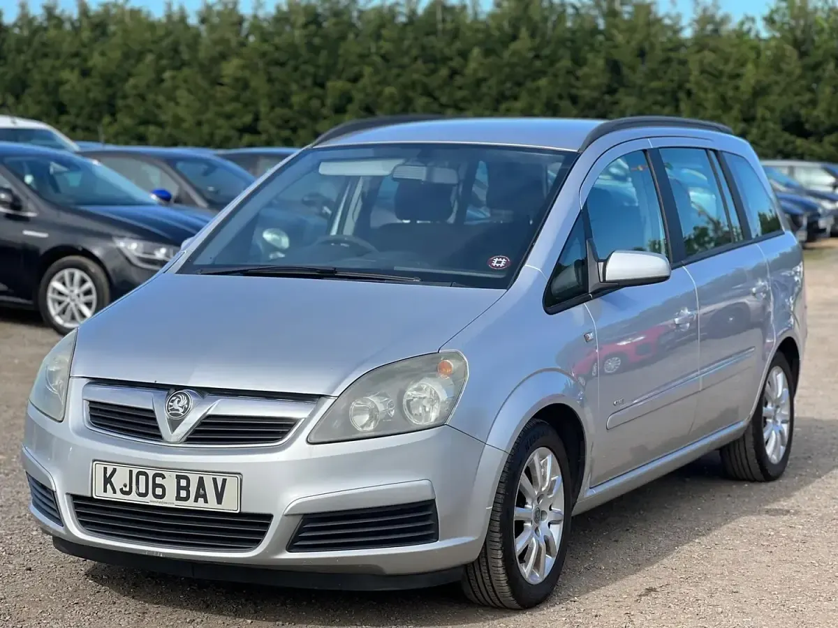 Usata Vauxhall Zafira Club 105 CV (77 kW) 2006 Argento Monovolume