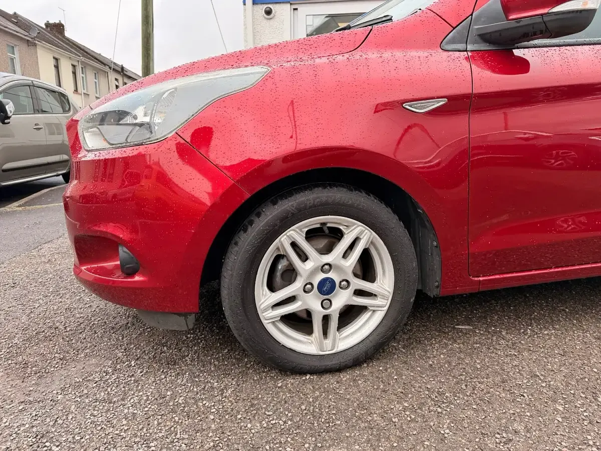 Used Ford Ka Plus Zetec 85 HP (62 kW) 2018 Red Hatchback