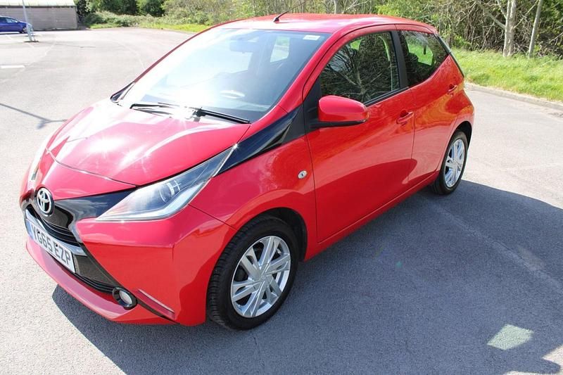 Begagnad Toyota Aygo x-press 2015 Röd Halvkombi