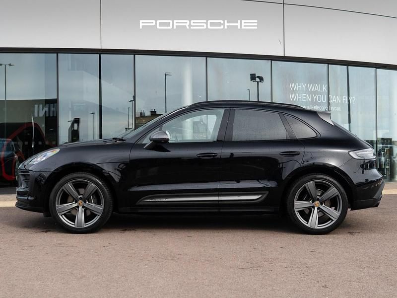 Used Porsche Macan 265 HP (194 kW) 2024 Black SUV