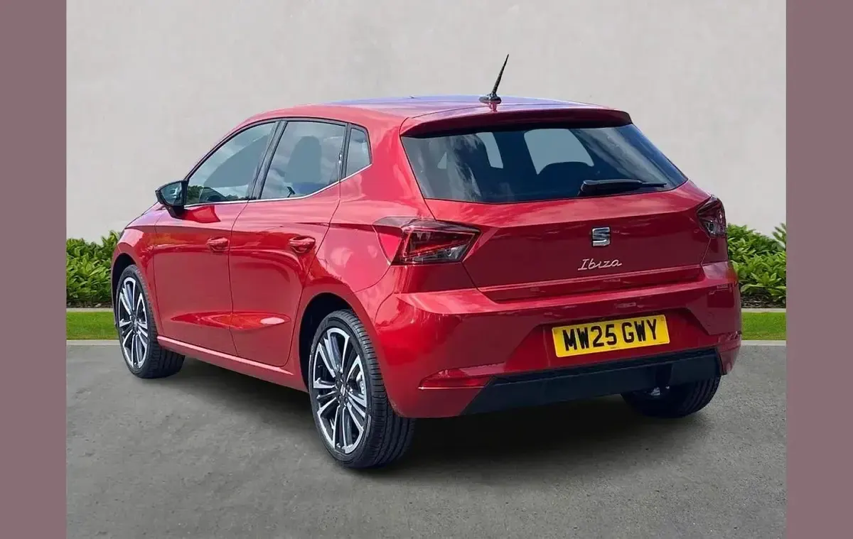 Usado Seat Ibiza XCELLENCE 114 CV (83 kW) 2025 Rojo Utilitario