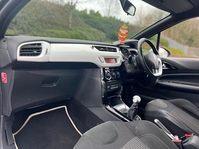 Used Citroën DS3 110 HP (80 kW) 2010 White Hatchback