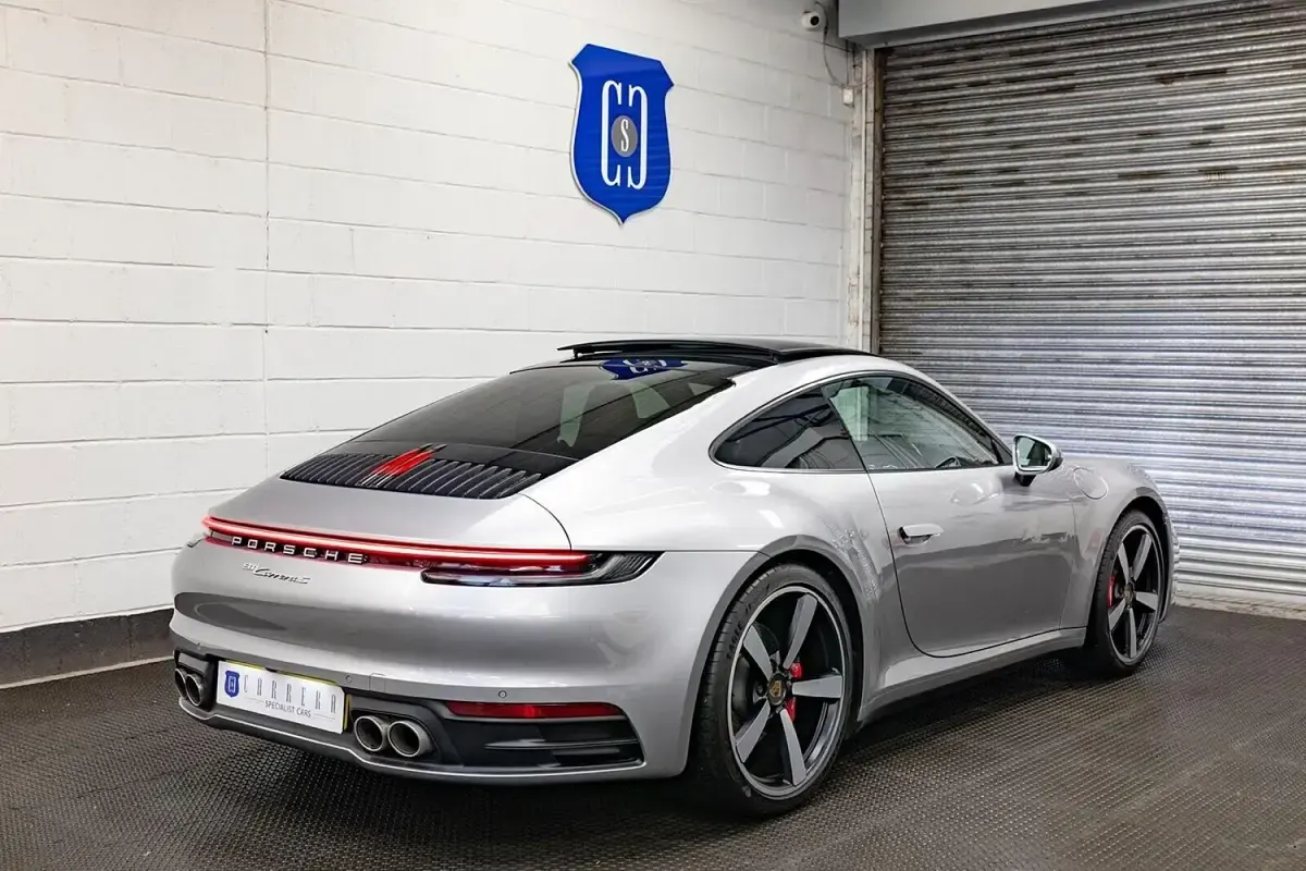 Begagnad Porsche 911 2019 Silver Sportkupé