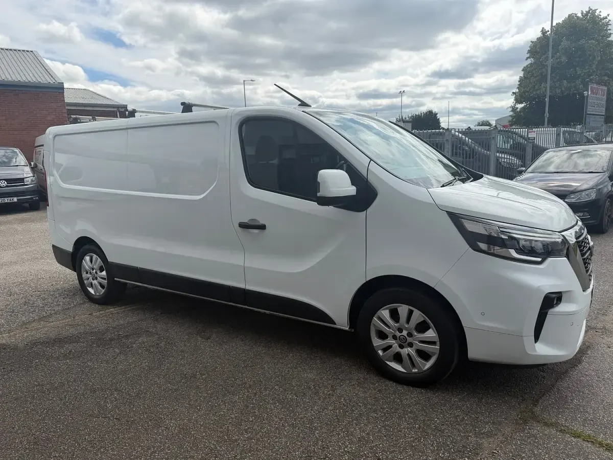 Used Nissan Primastar Tekna 130 HP (95 kW) 2023 White MPV