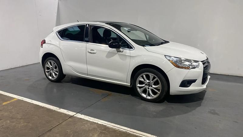White Used 2015 Citroën DS4 PureTech Hatchback | £4,998 - Image 1/4