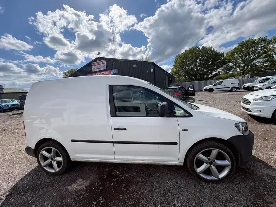 Begagnad VW Caddy Startline 102 HK (75 kW) 2015 Vit Minibuss