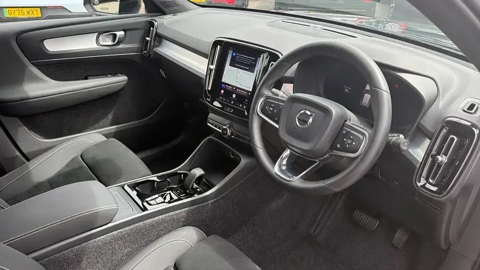 Used Volvo XC40 Plus 194 HP (142 kW) 2025 Green SUV