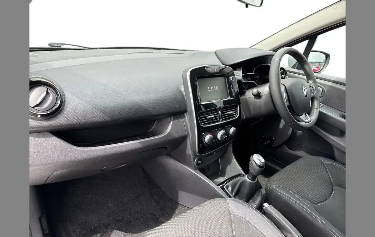 Used Renault Clio Iconic 88 HP (64 kW) 2019 Silver Hatchback