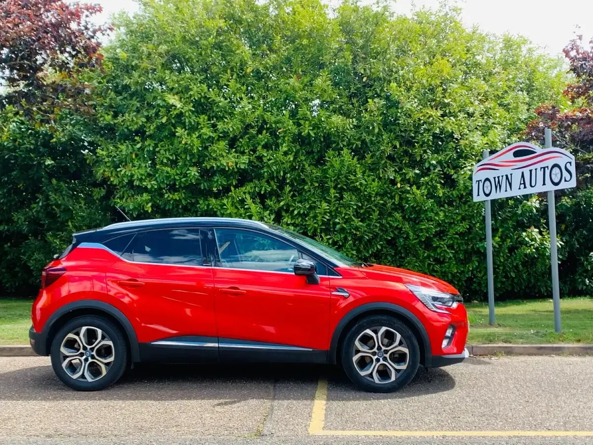 Used Renault Captur Version S 143 HP (105 kW) 2021 Red/black SUV