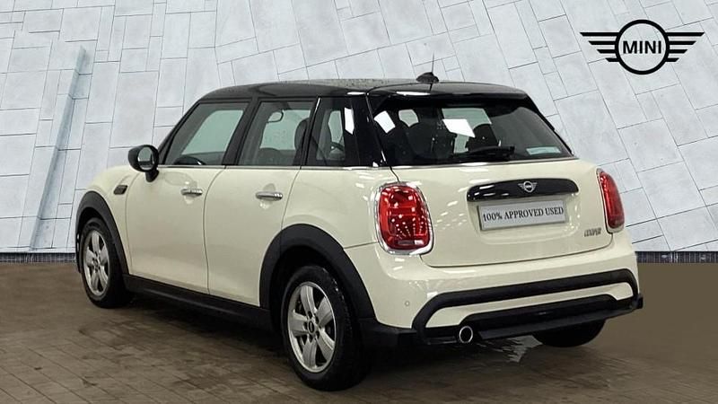 Begagnad Mini Cooper Classic 134 HK (98 kW) 2021 Vit Halvkombi