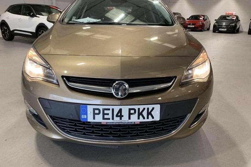 Used Vauxhall Astra Elite 165 HP (121 kW) 2014 Brown Estate