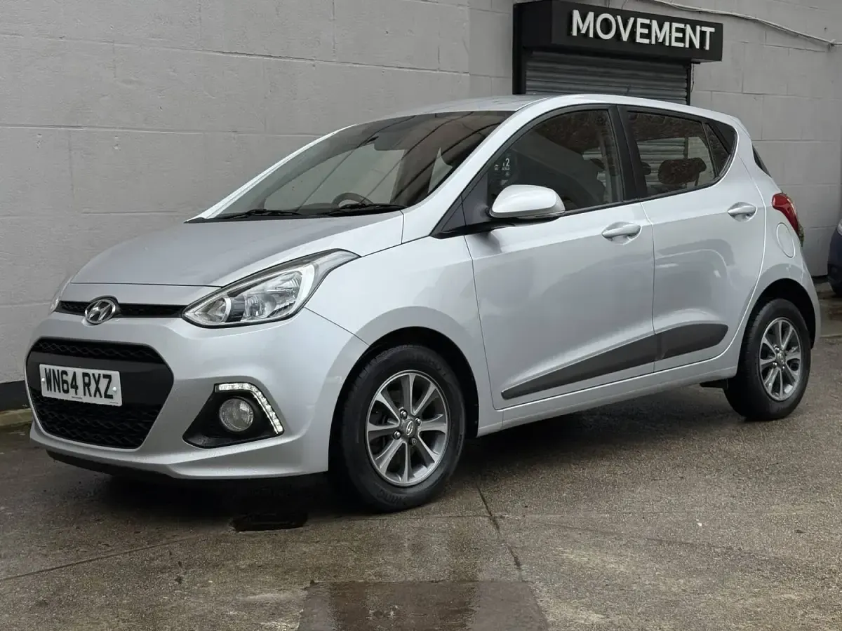 Used Hyundai i10 Premium 87 HP (63 kW) 2014 Silver Hatchback