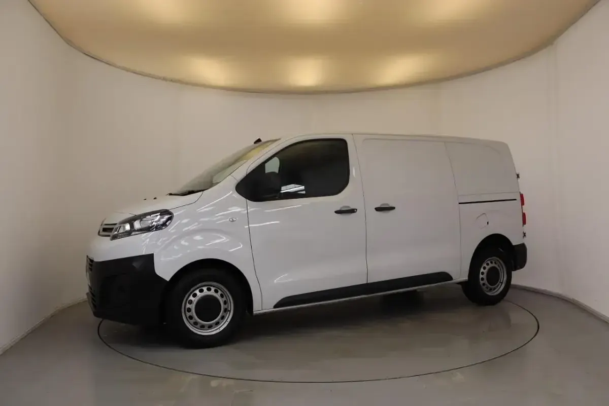 Used Citroën Dispatch 101 HP (74 kW) 2023 White MPV