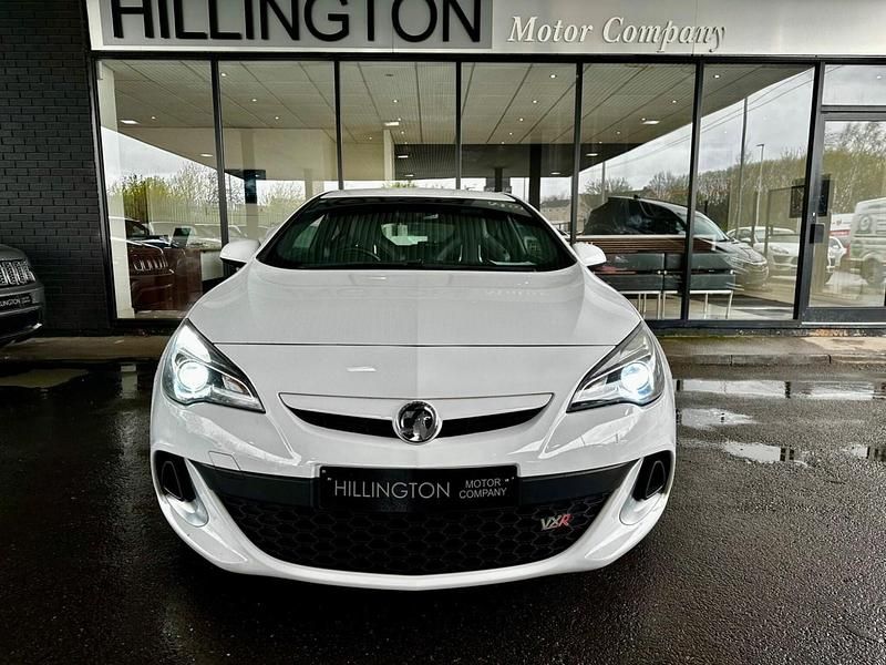 Used Vauxhall Astra GTC S 280 HP (205 kW) 2014 White Hatchback