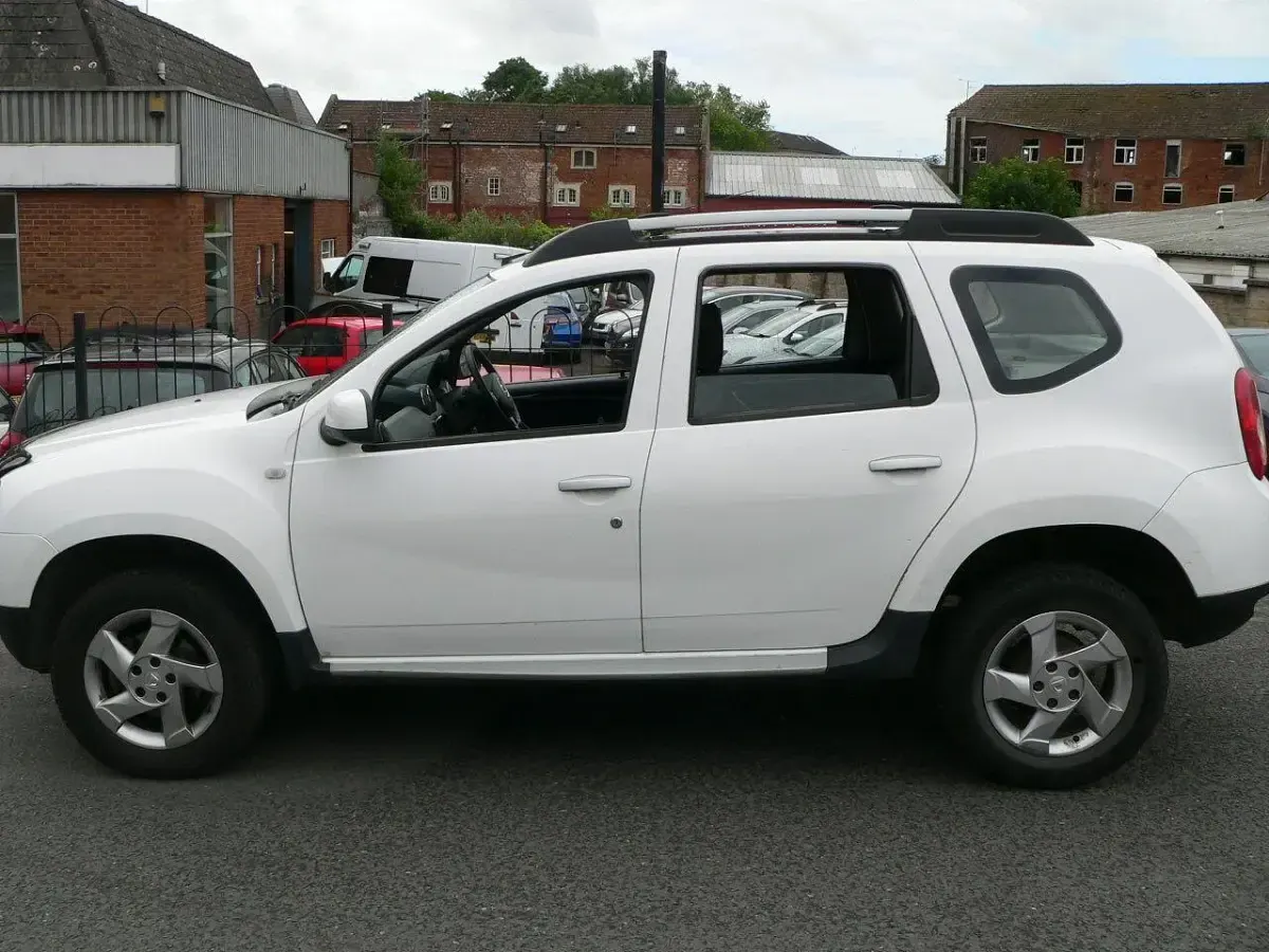 Used Dacia Duster Lauréate 2014 White SUV