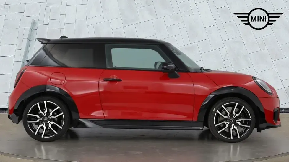 Used Mini Cooper Hatch 113 kW (154 HP) 2025 Red Hatchback