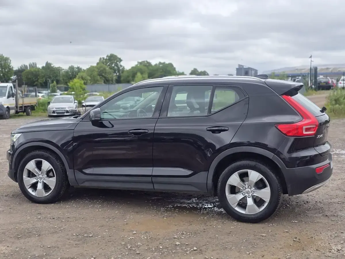 Used Volvo XC40 Momentum 190 HP (139 kW) 2019 Black SUV