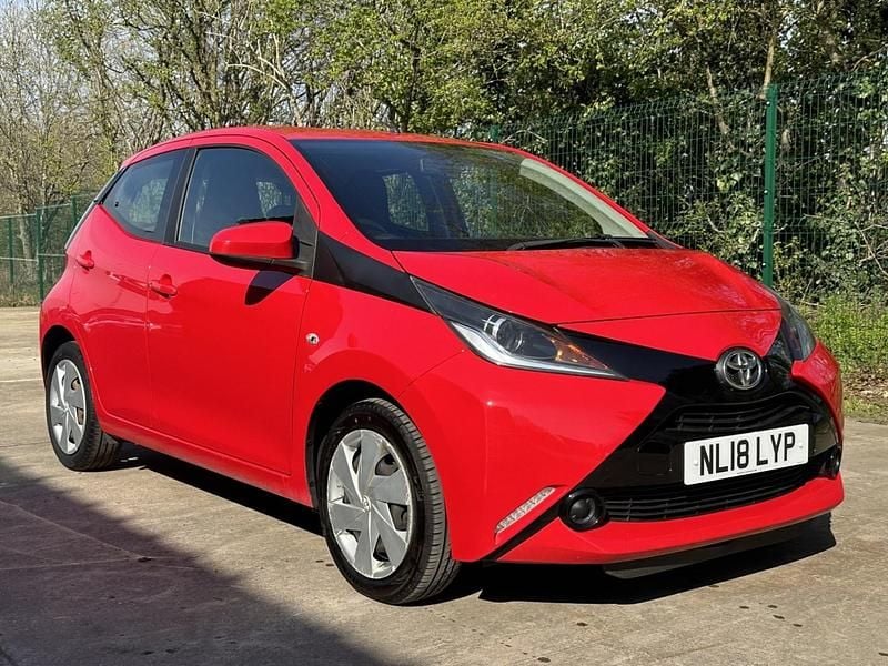 Usado Toyota Aygo X-play 2018 Vermelho Citadino