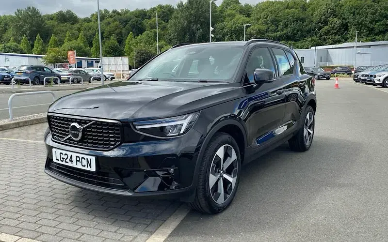 New Volvo XC40 Plus 163 HP (119 kW) 2026 Black SUV