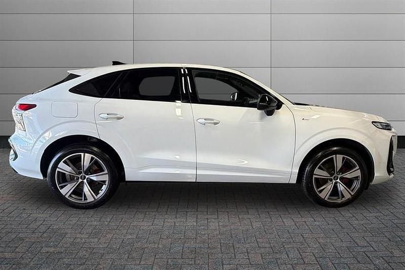 New Audi Q3 Design 150 HP (110 kW) 2025 Glacier white SUV