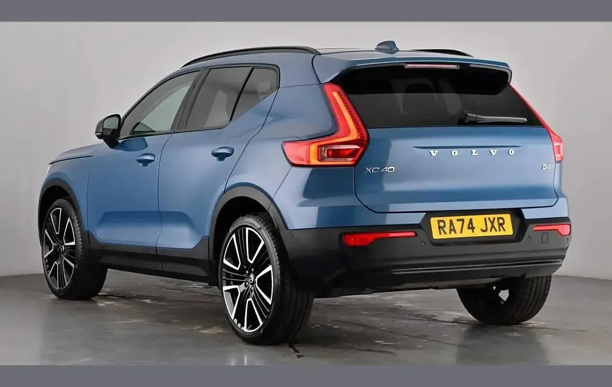 Used Volvo XC40 Ultra 197 HP (144 kW) 2025 Fjord blue SUV