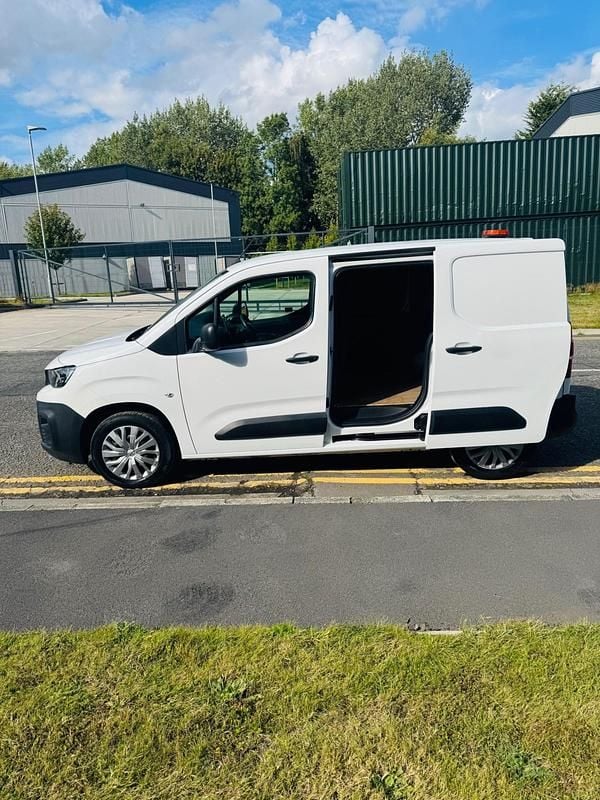 Used Peugeot Partner 2020 White MPV