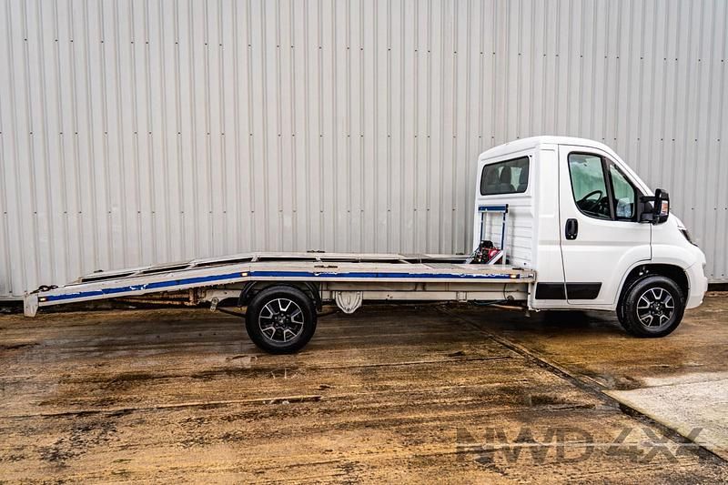 Used Peugeot Boxer 165 HP (121 kW) 2020 White Van