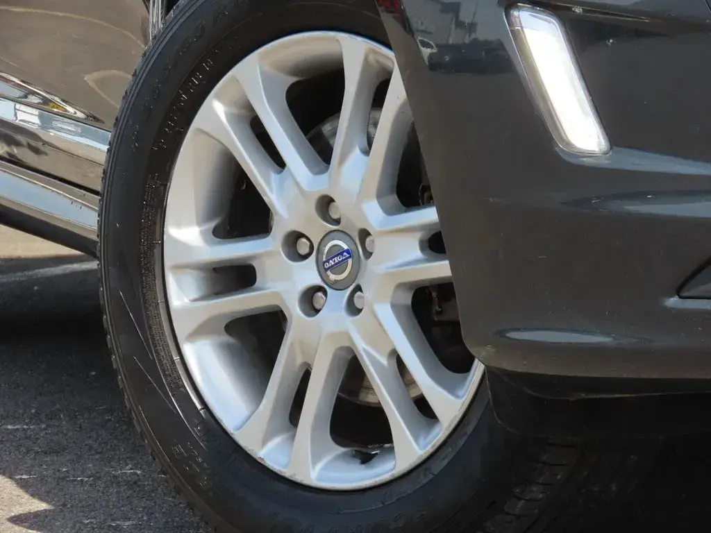 Used Volvo XC60 SE Lux 181 HP (133 kW) 2014 Grey SUV