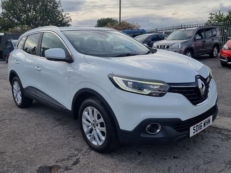 White Used 2016 Renault Kadjar Dynamique SUV | £5,995 (Good price) - Image 1/4