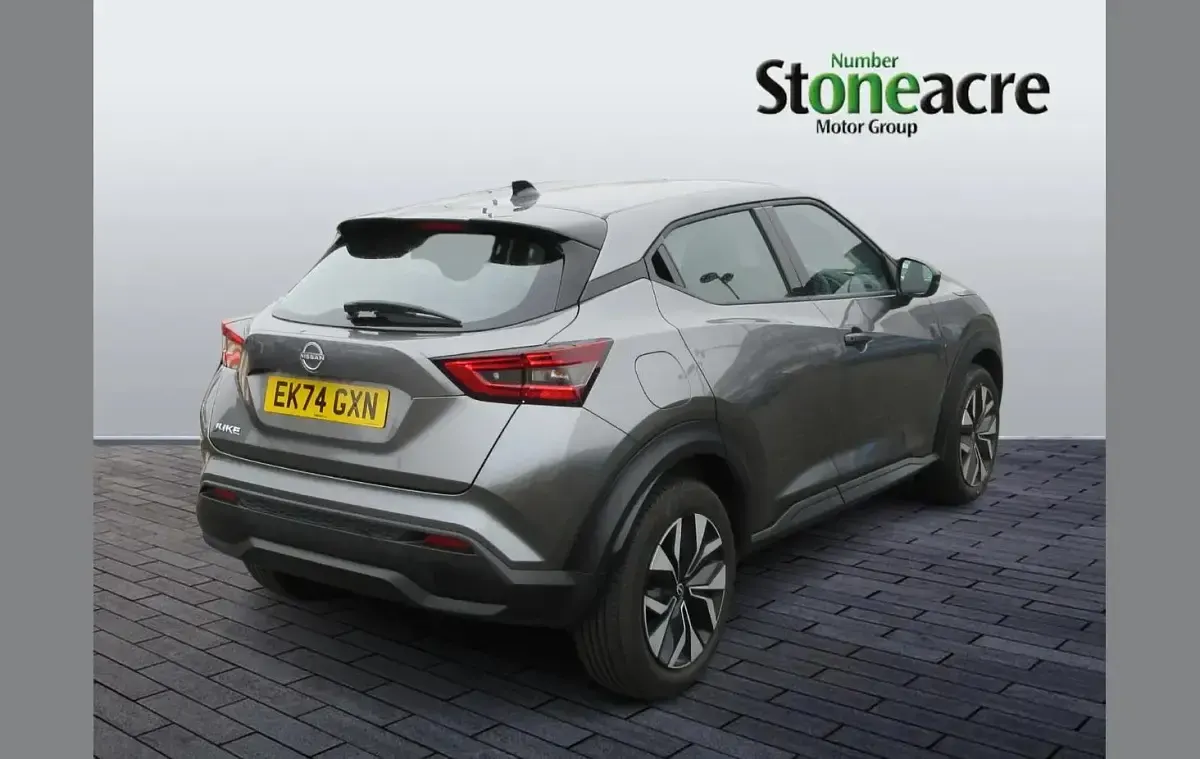 Usado Nissan Juke Acenta Premium 114 HP (83 kW) 2025 Cinzento SUV
