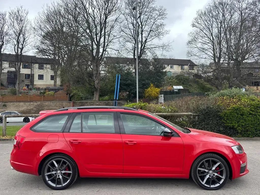 Używany Skoda Octavia vRS 184 KM (135 kW) 2016 Czerwony Hatchback