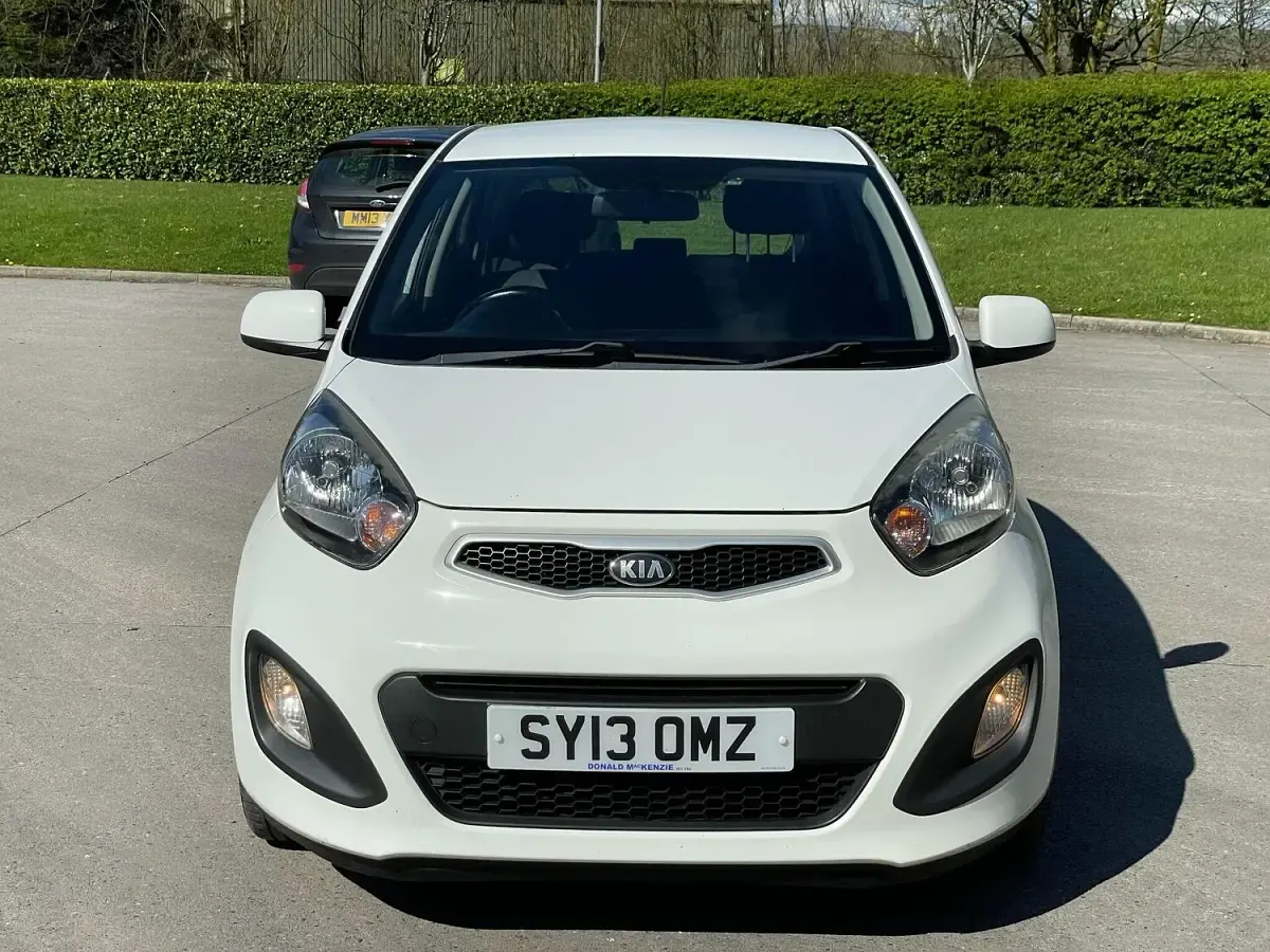Used Kia Picanto 68 HP (50 kW) 2013 White Hatchback