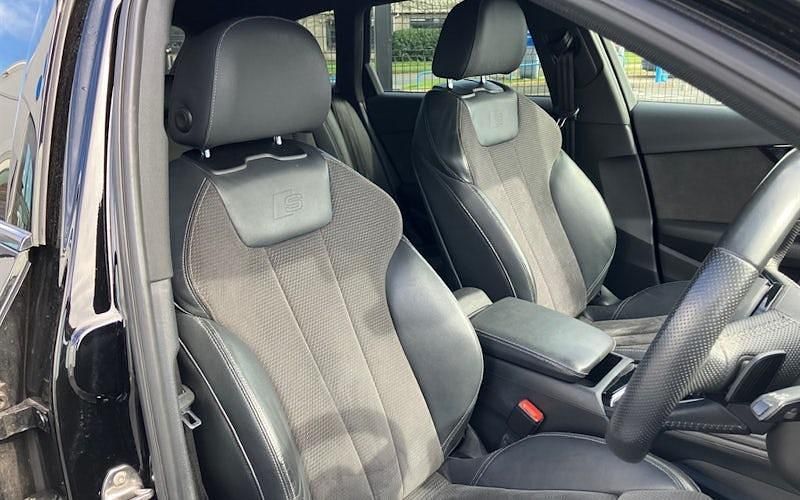 Usado Audi A4 Black Edition 150 HP (110 kW) 2019 Preto Carrinha