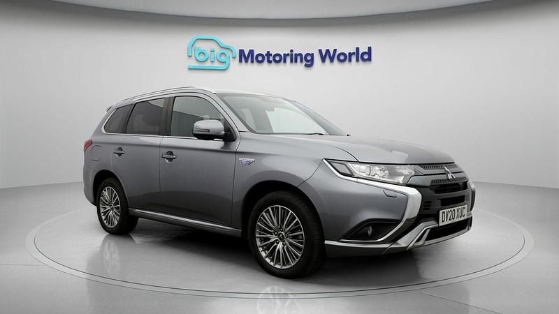 Grey Used 2020 Mitsubishi Outlander P-HEV Estate | £14,300 (Fair price) - Image 1/4