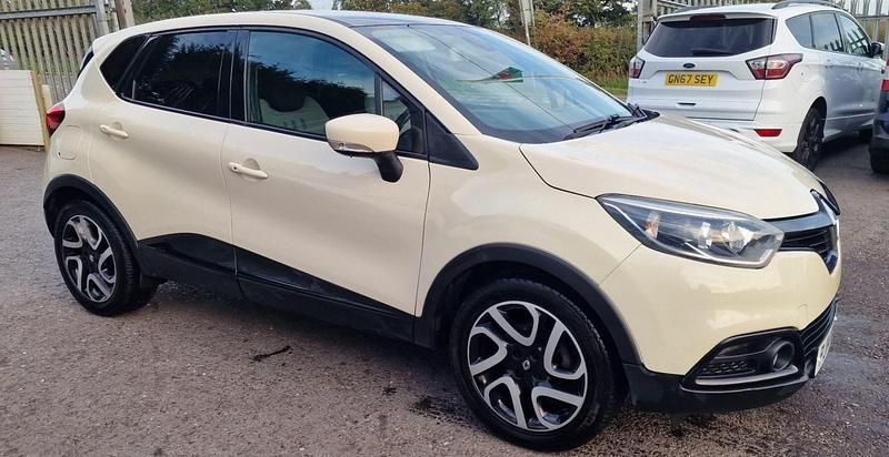 Cream Used 2014 Renault Captur Dynamique SUV | £4,795 (Fair price) - Image 1/4