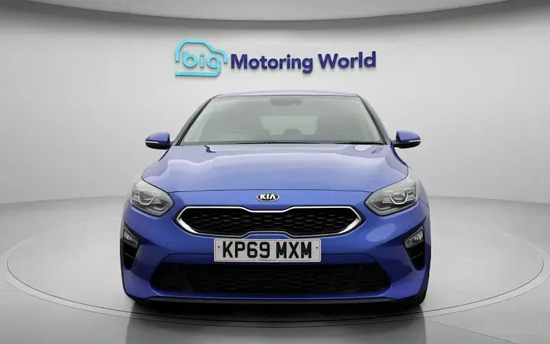 Usado Kia Ceed 140 HP (102 kW) 2019 Azul Citadino