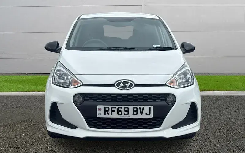 Used Hyundai i10 67 HP (49 kW) 2020 White Hatchback