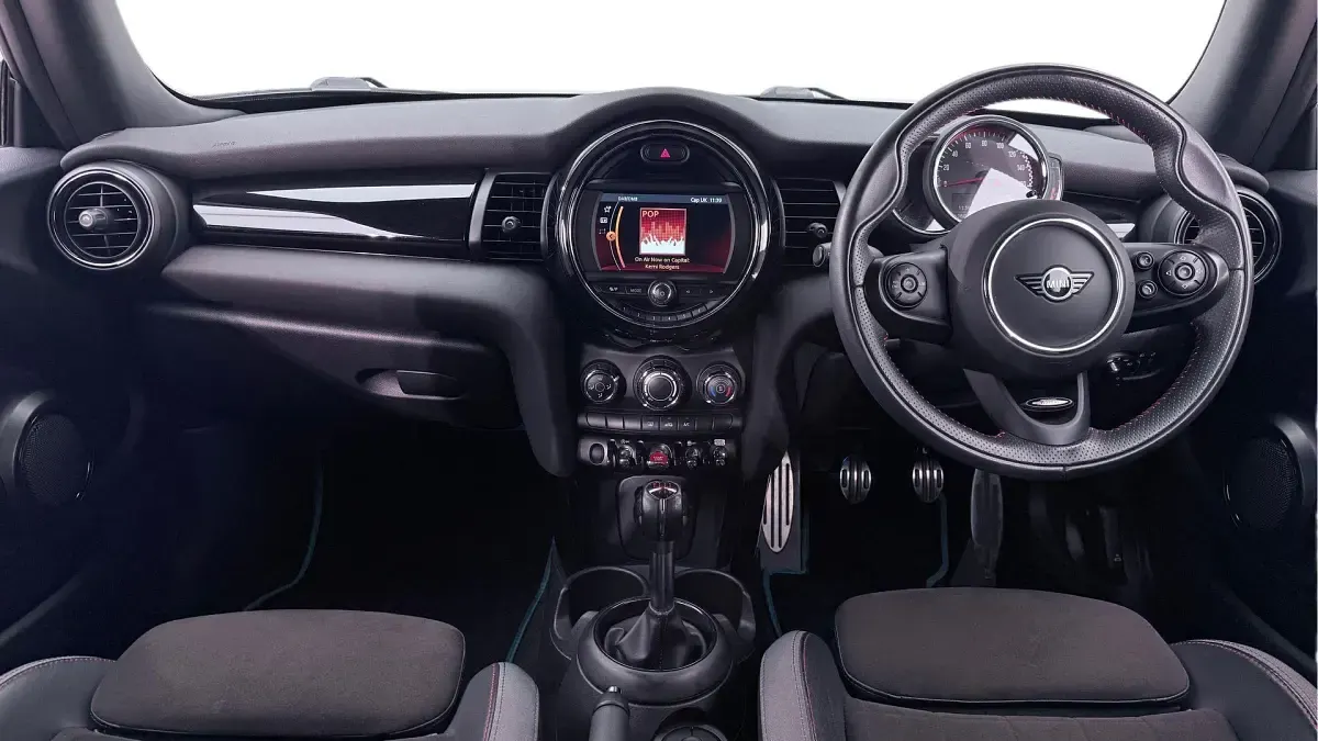 Used Mini John Cooper Works Hatch 228 HP (167 kW) 2020 Green Hatchback
