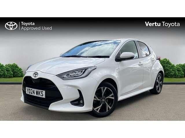 Used Toyota Yaris Hybrid Design 116 HP (85 kW) 2024 White Hatchback